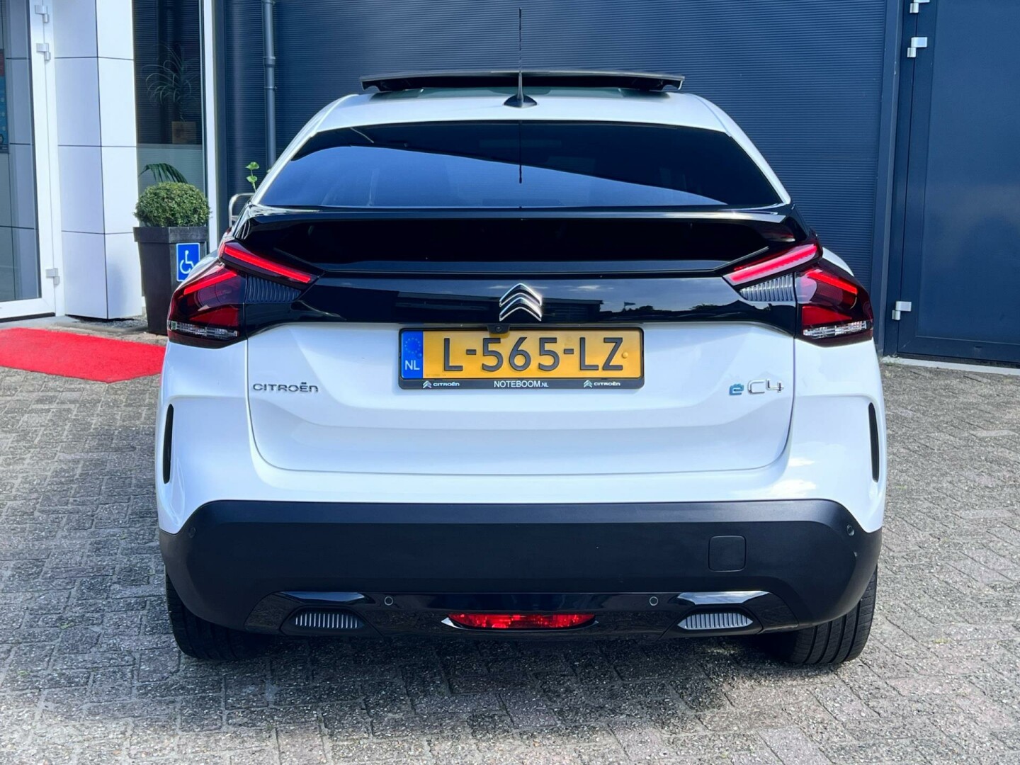 Citroën-Ë-C4-2